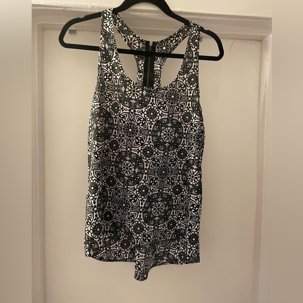 Ambiance Apparel Black and white tank top size Small